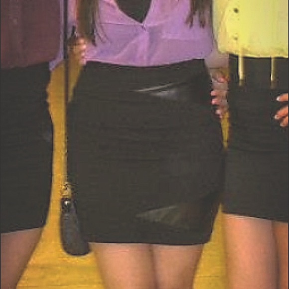 LIKE NEW Aritzia black skirt w leather details - Picture 4 of 7